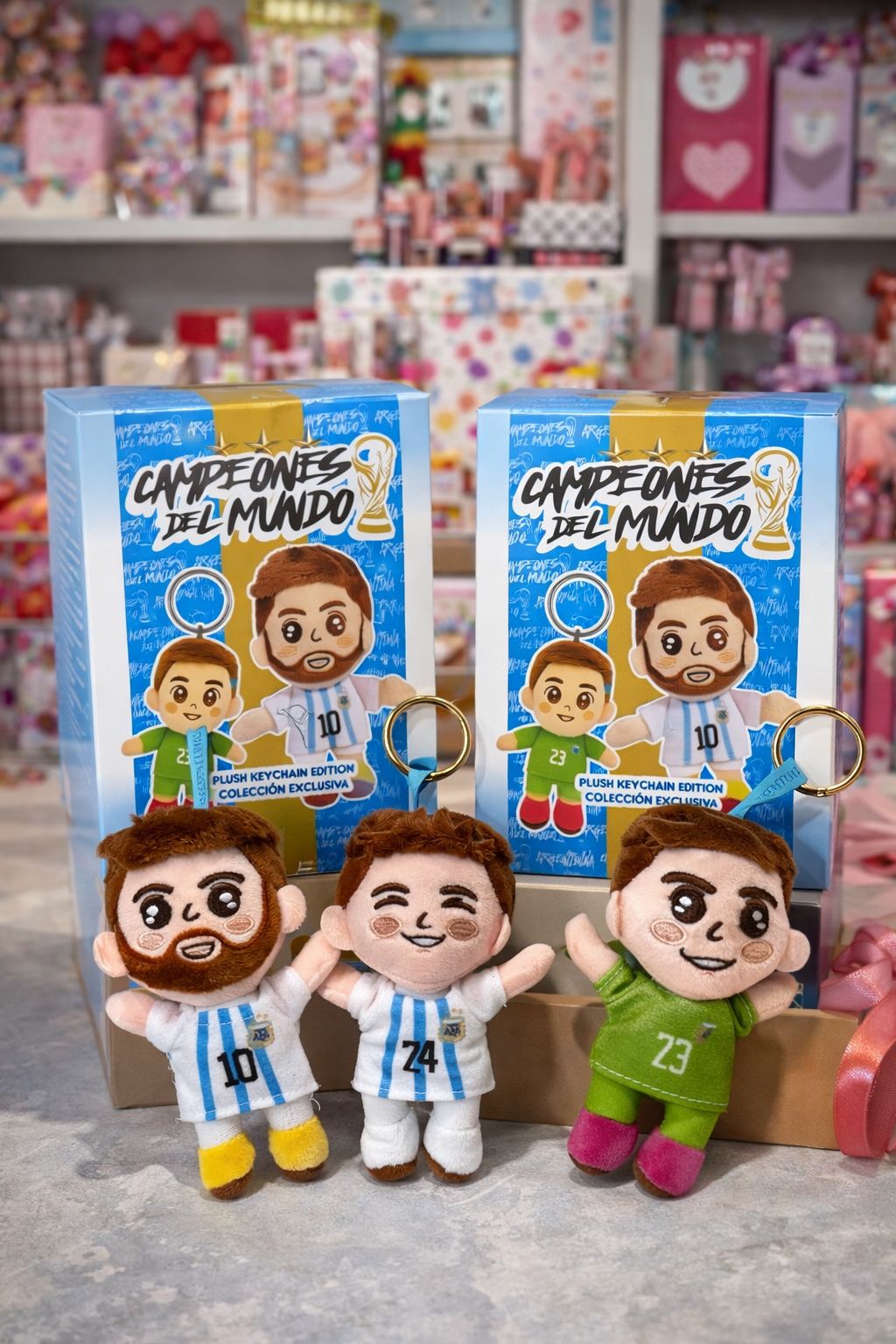 SET REGALERIA MESSI DIBU ENZO + SORPRESA